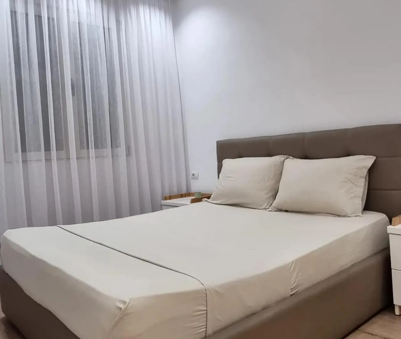 Komuna Parisit Olympic Apartment Tirana Albania