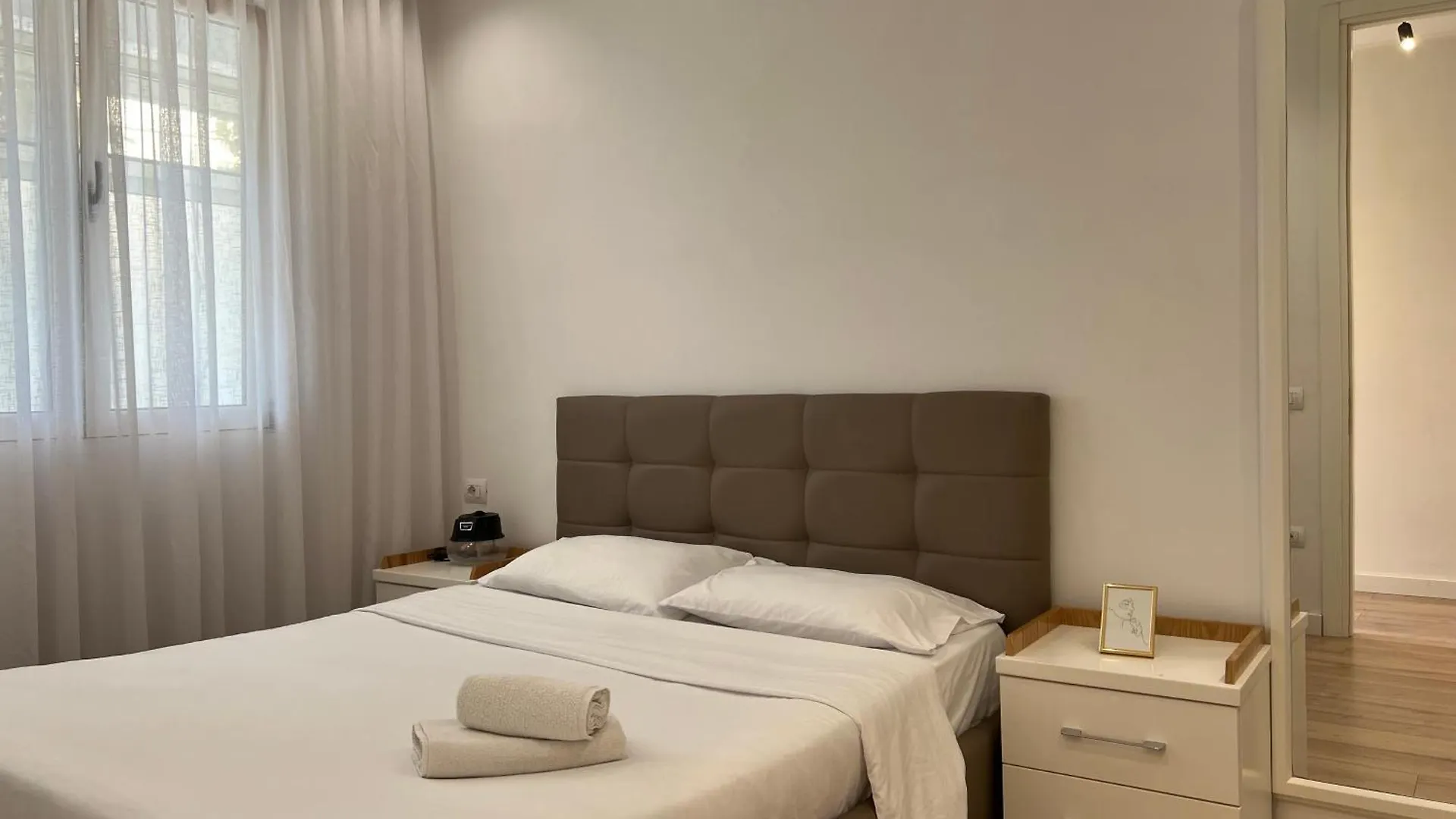 Komuna Parisit Olympic Apartment Tirana