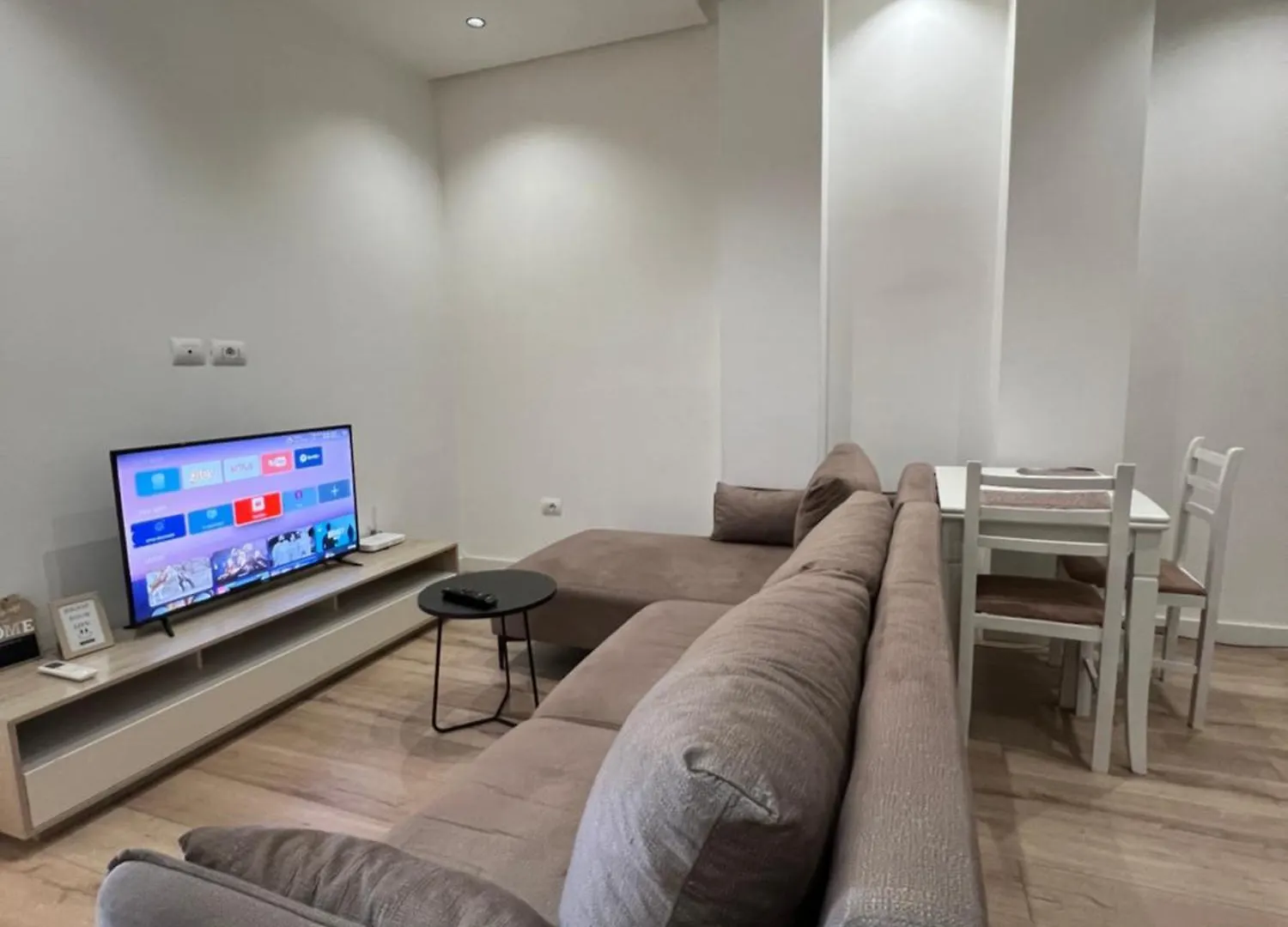 Komuna Parisit Olympic Apartment Tirana